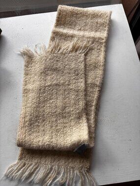 Tapestries Ireland 100% Pure New Wool Scarf White woven